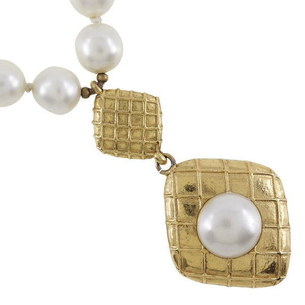 Chanel Necklace Plated Gold/Fake Pearl