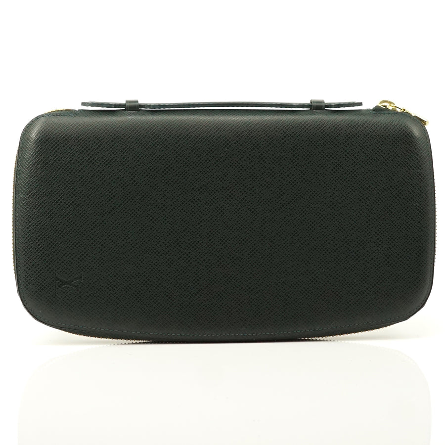 Pre-loved authentic Louis Vuitton Taiga Atoll Zippy sale at jebwa