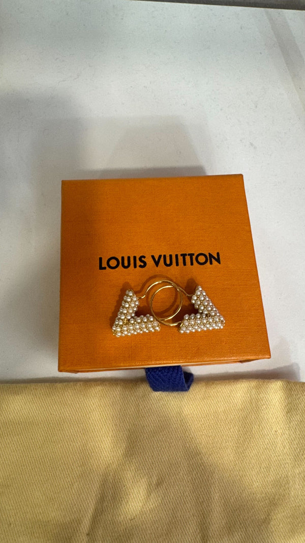 Louis Vuitton Earrings with Box and Dusty for @bayareagirl