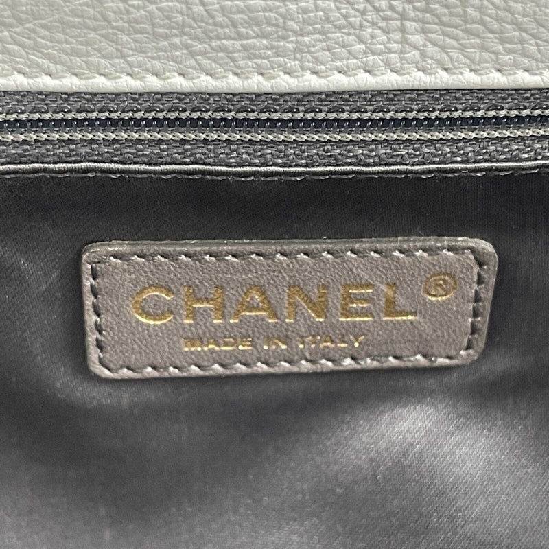 Chanel - 09C Mosaic Metal East West