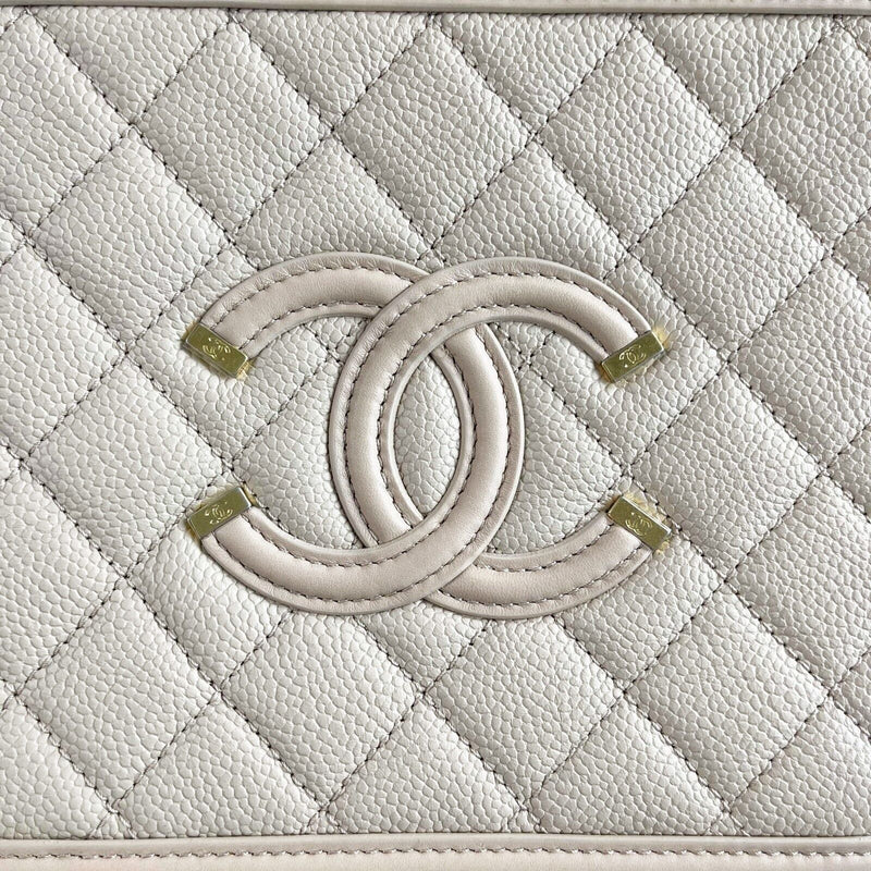 Chanel Excellent Cc Filigree Vanity Case