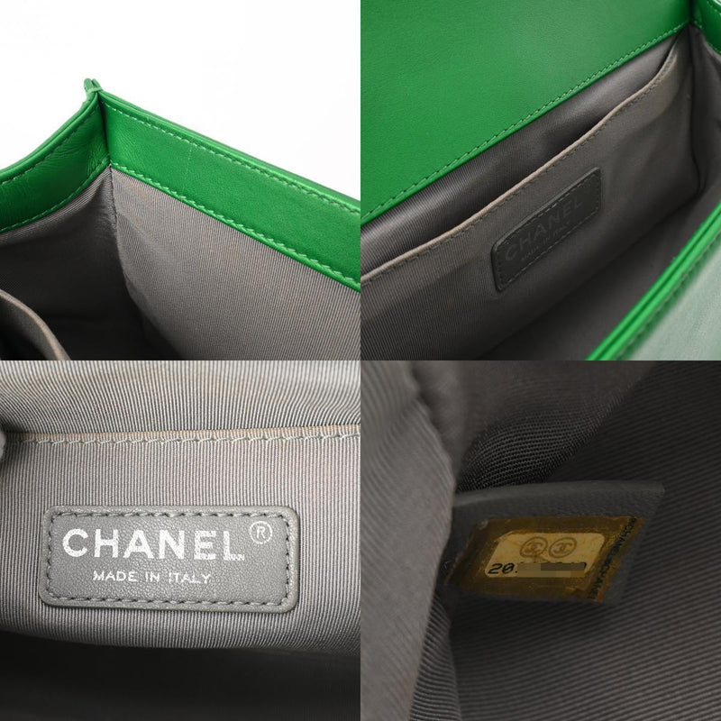 Chanel Boy Chainshoulder 9.8' Green