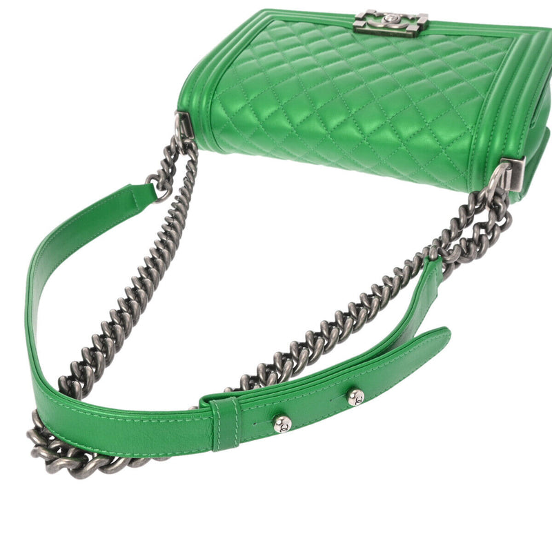 Chanel Boy Chainshoulder 9.8' Green