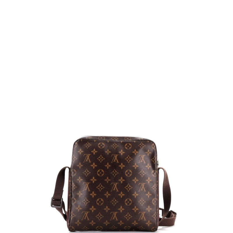 Louis Vuitton Trotteur Beaubourg Handbag