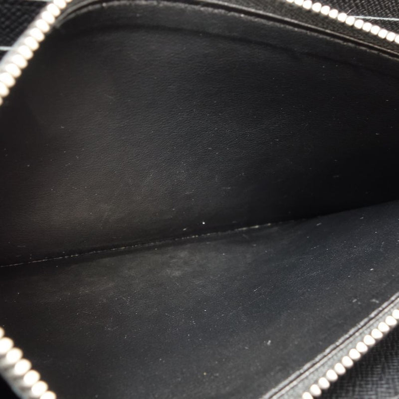 Louis Vuitton Taiga Leather Zippy Xl