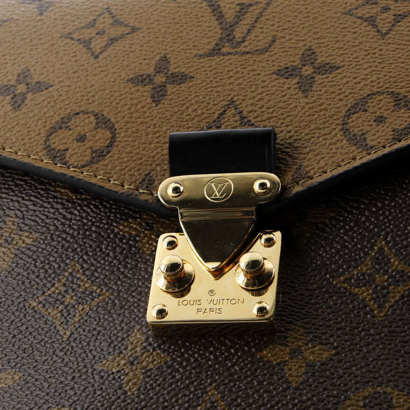 Louis Vuitton Pochette Metis Reverse