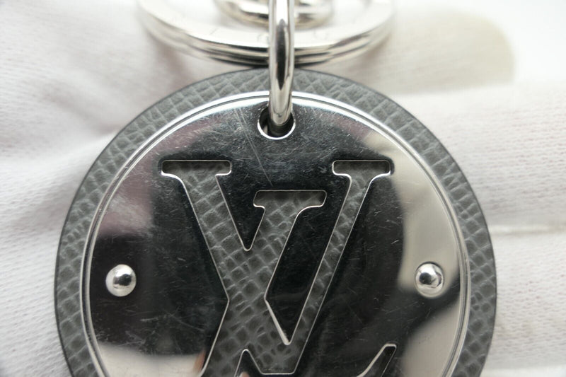 Louis Vuitton  Taiga Leather Porte