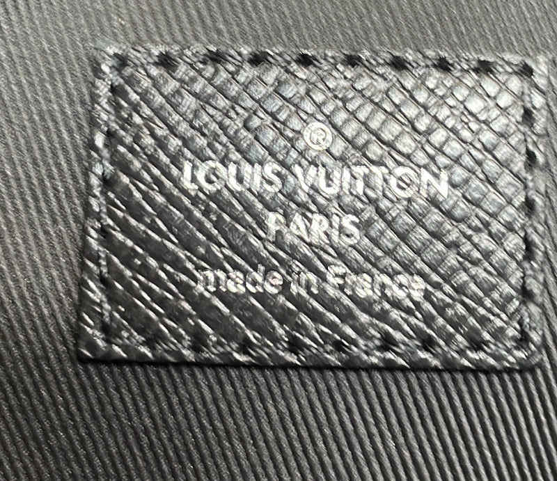 Louis Vuitton Vertical Tote Taiga