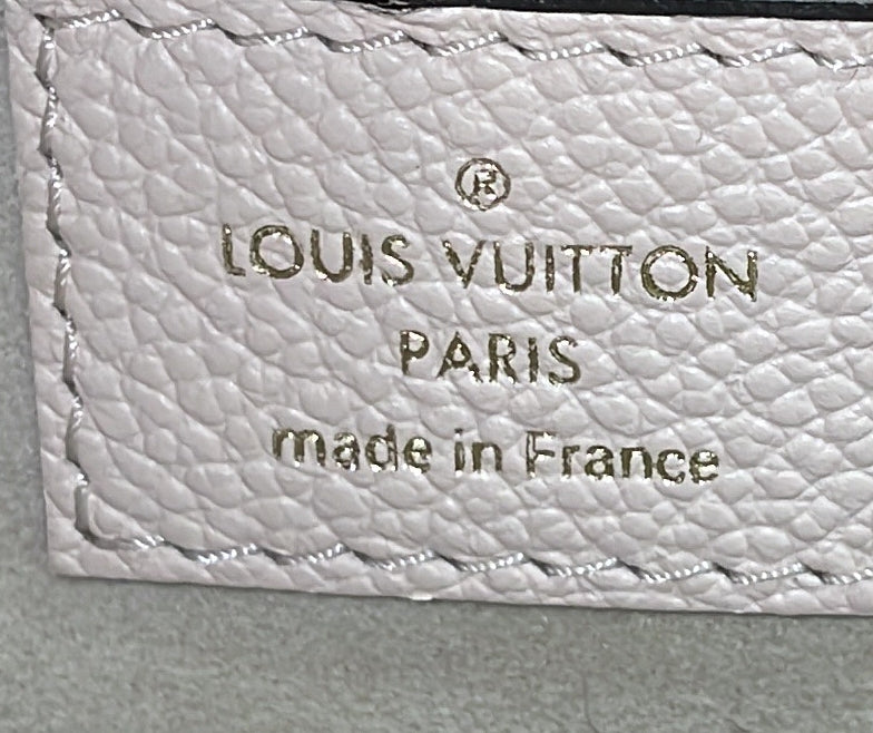 Louis Vuitton Neonoe Handbag By The Pool