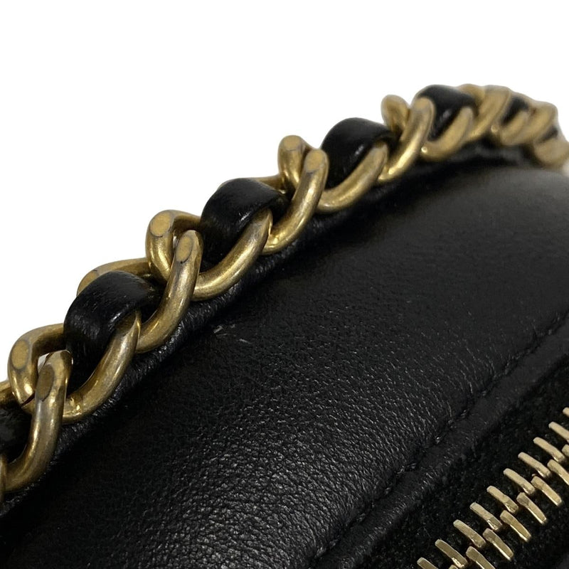 Chanel Matelasse / Classic Chain Clutch