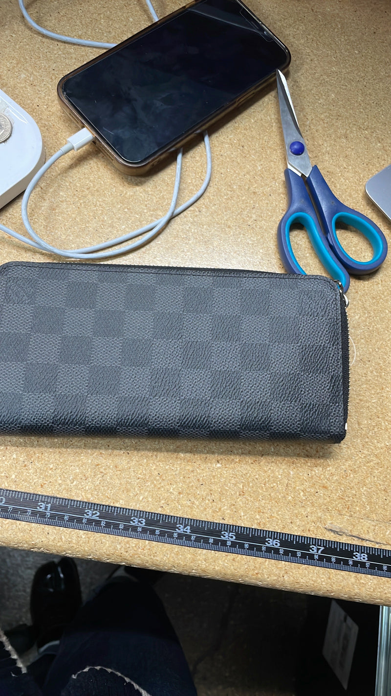 Louis Vuitton Zippy Wallet Damier