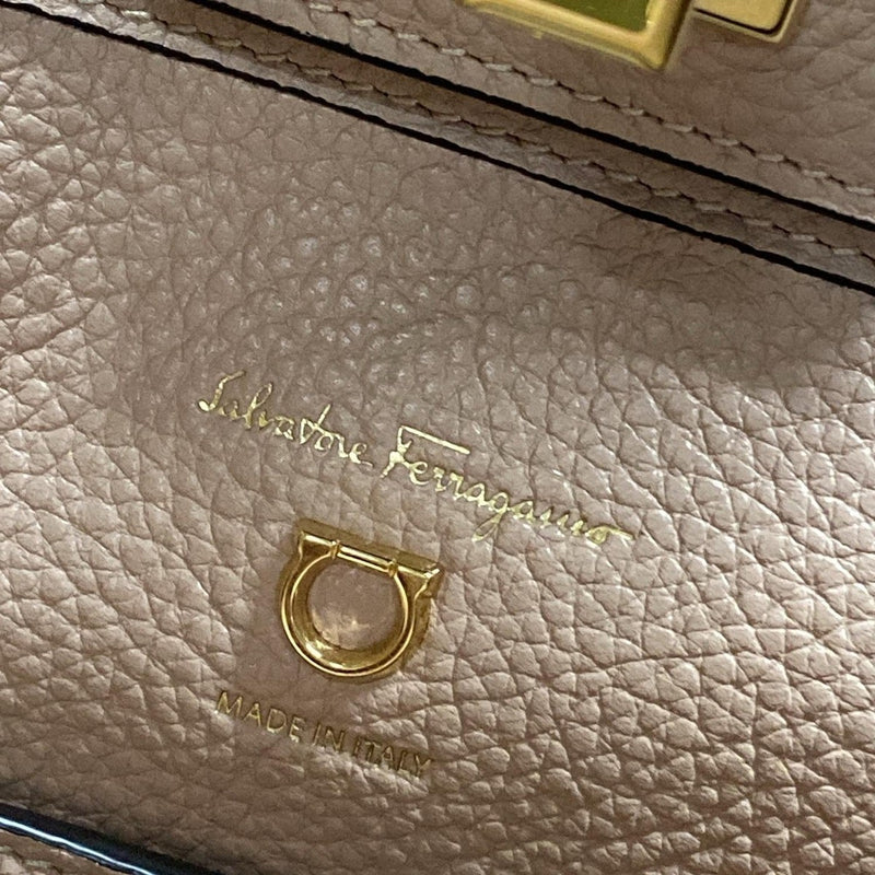 Salvatore Ferragamo Studio - Beige