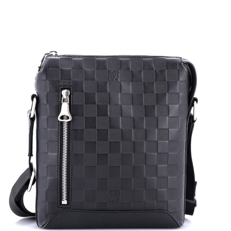 Louis Vuitton Discovery Messenger Bag
