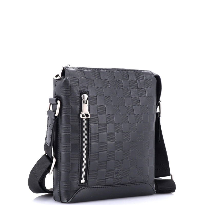 Louis Vuitton Discovery Messenger Bag
