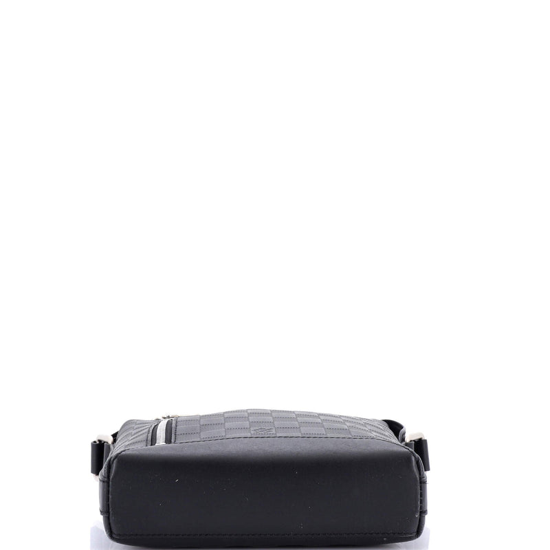 Louis Vuitton Discovery Messenger Bag