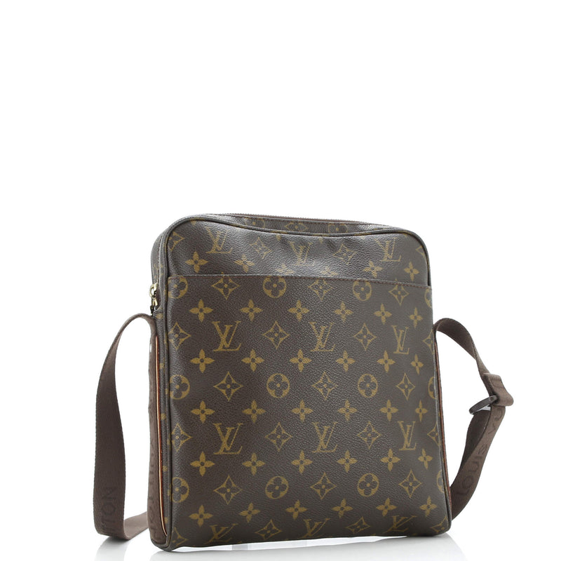Louis Vuitton Trotteur Beaubourg Handbag