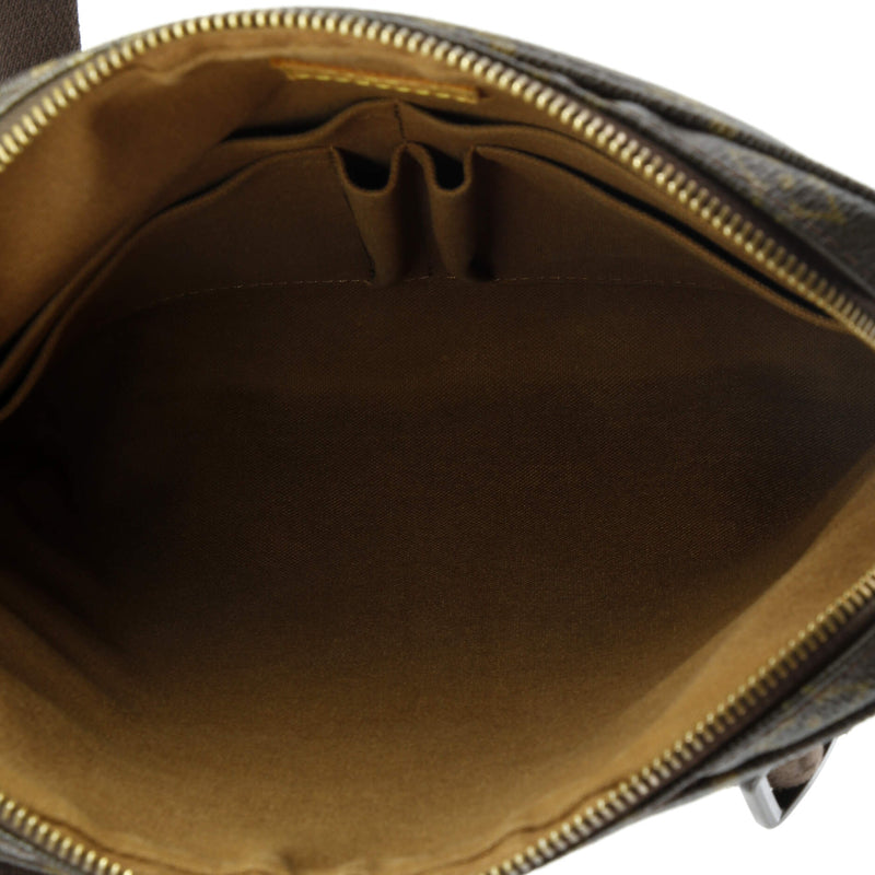 Louis Vuitton Trotteur Beaubourg Handbag