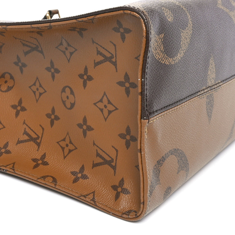 Louis Vuitton Reverse Giant Onthego Mm