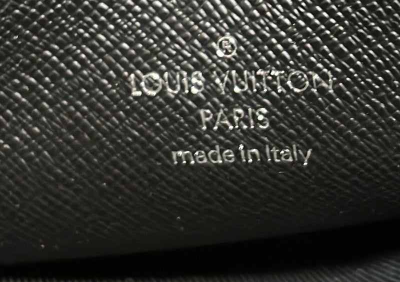 Louis Vuitton Pochette Voyage Damier