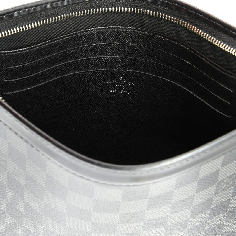 Louis Vuitton Pochette Voyage Damier