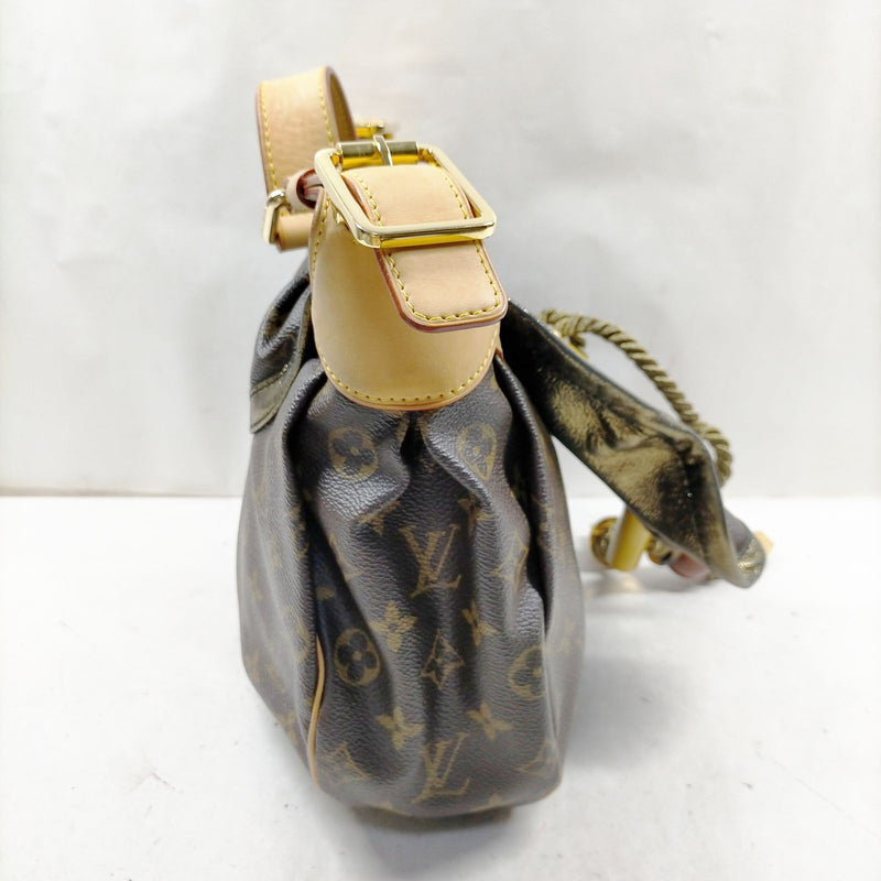 Louis Vuitton Lv Shoulder Bag Kalahari