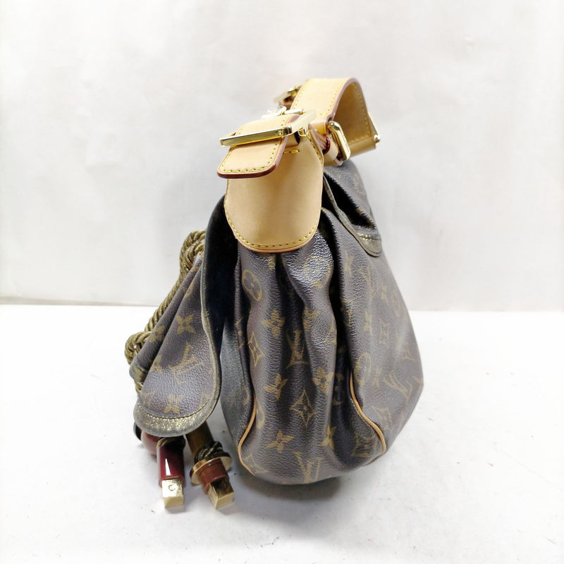 Louis Vuitton Lv Shoulder Bag Kalahari