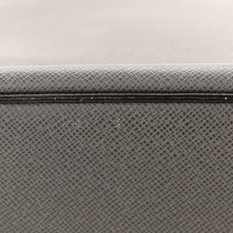 Louis Vuitton Taiga Milo Messenger