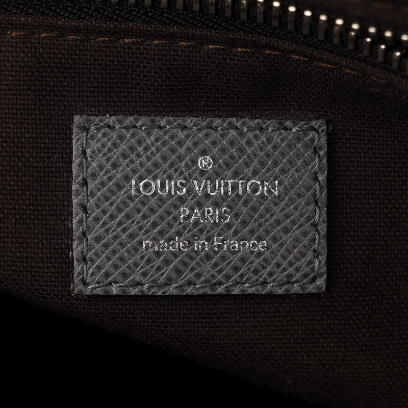 Louis Vuitton Taiga Milo Messenger