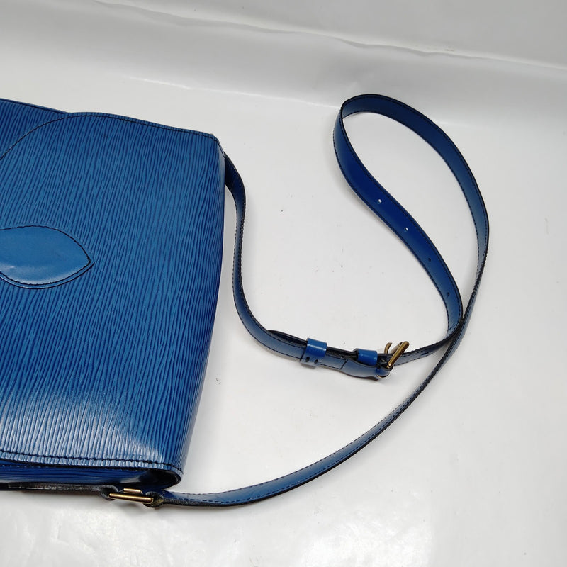 Louis Vuitton Lv Shoulder Bag Saint