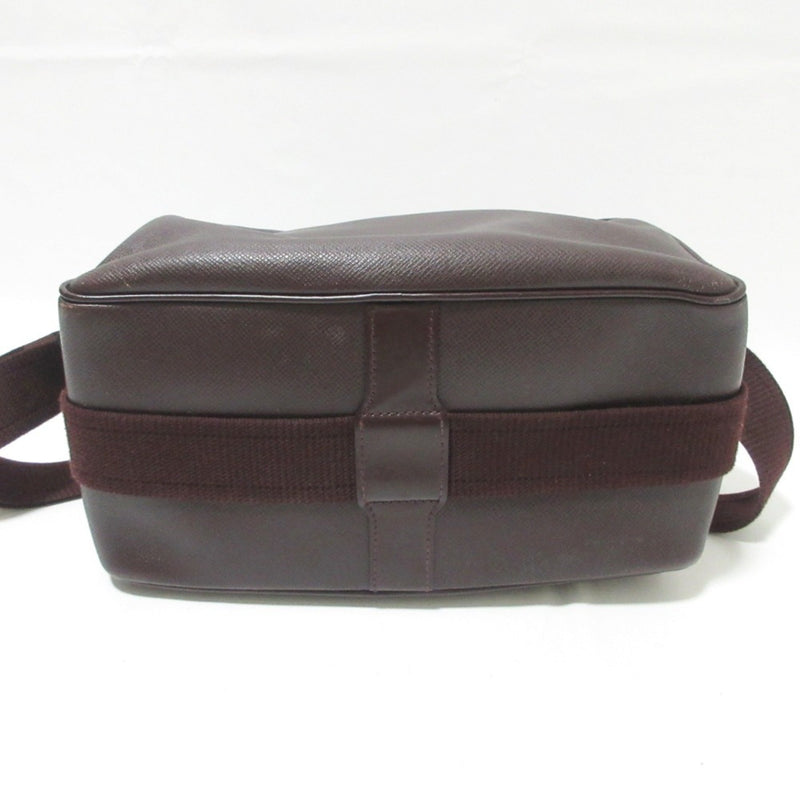 Louis Vuitton Reporter Bag Taiga Leather