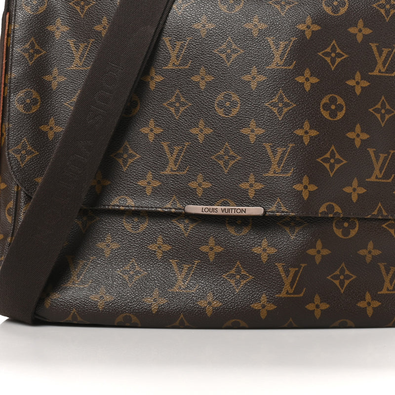 Louis Vuitton Beaubourg Mm Messenger Bag