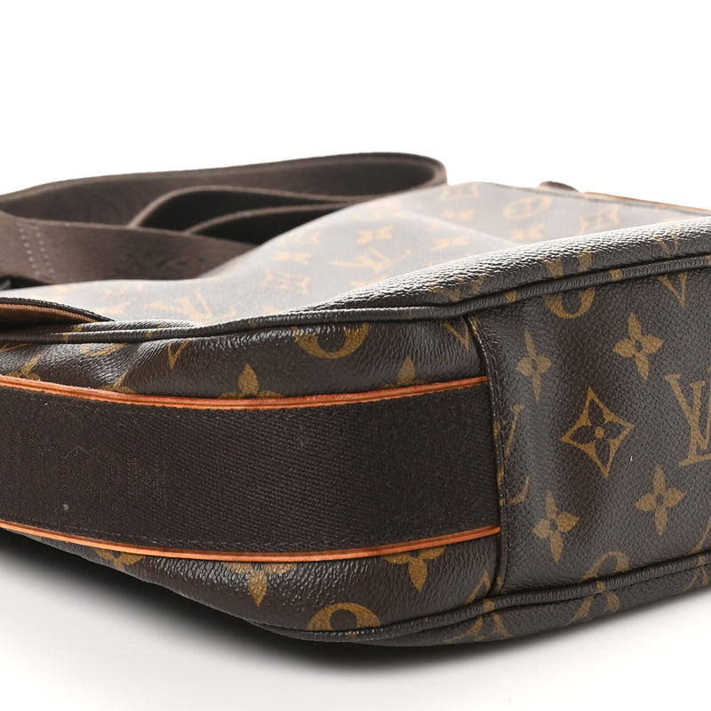 Louis Vuitton Beaubourg Mm Messenger Bag
