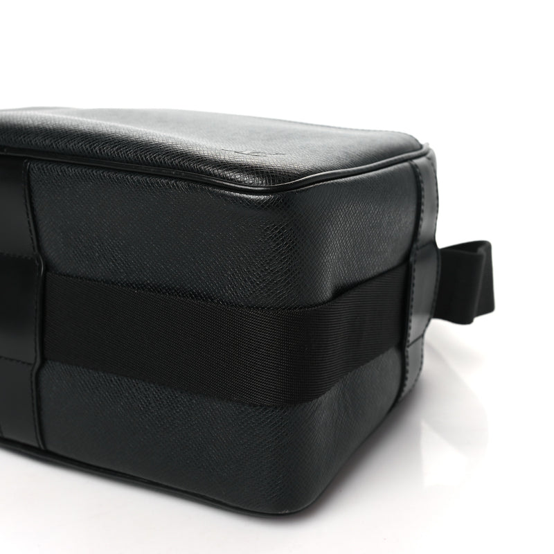Louis Vuitton Taiga Reporter Messenger