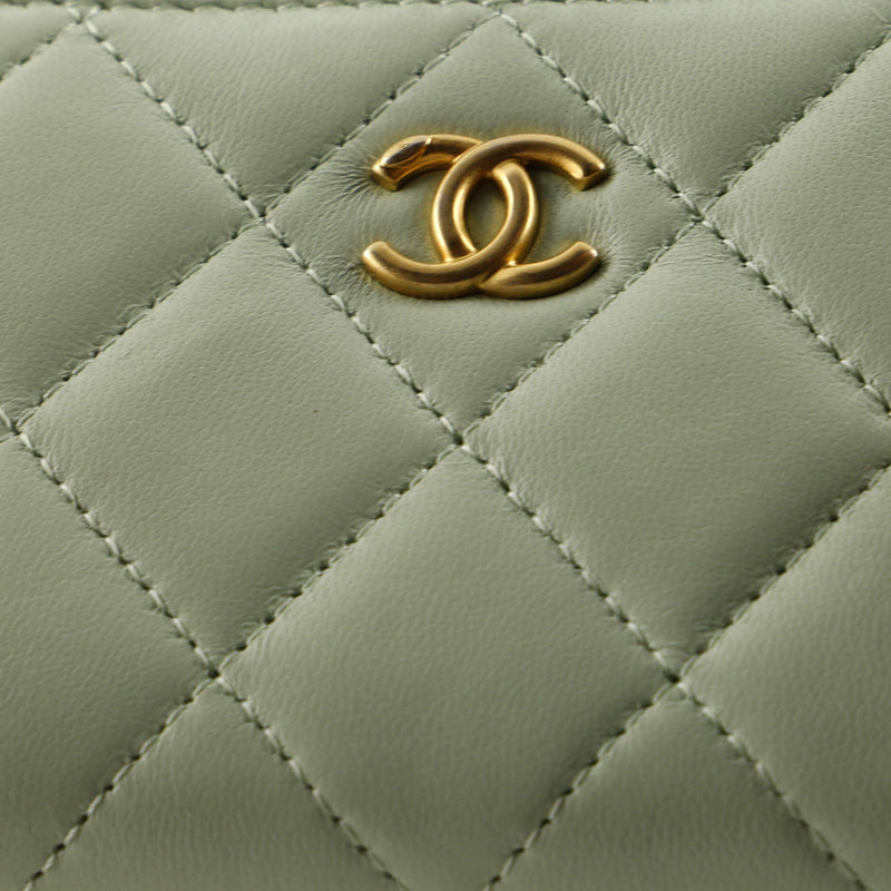 Chanel Pearl Crush Zip Around Card
