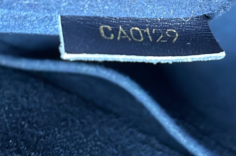 Louis Vuitton V Tote Empreinte Leather