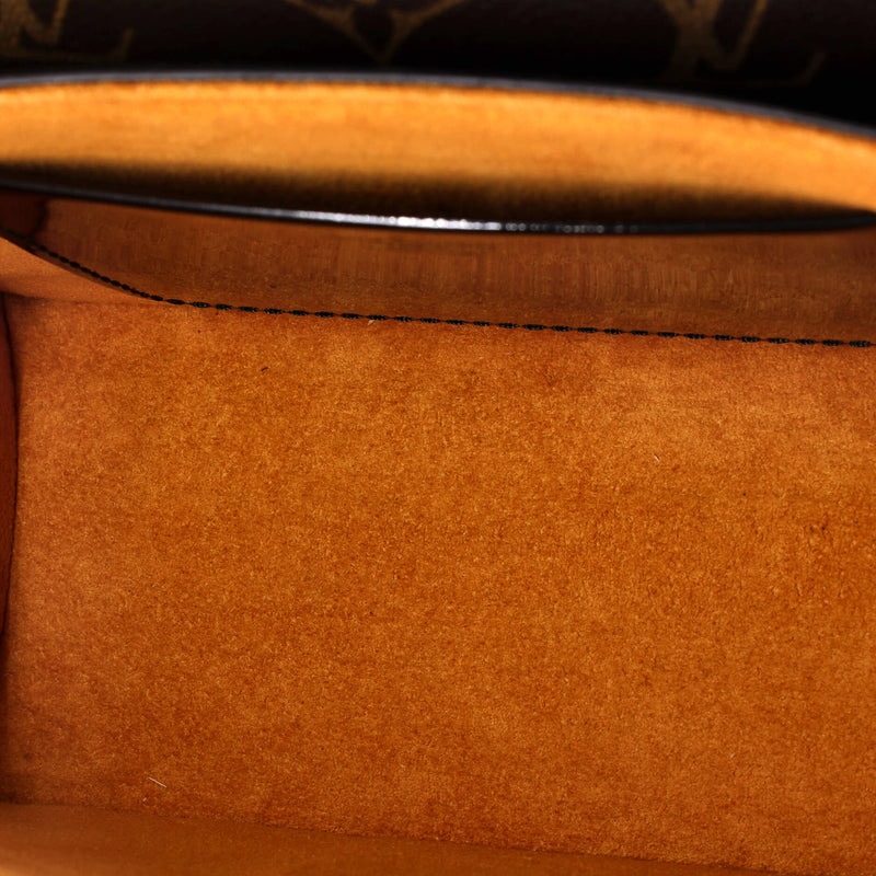 Louis Vuitton Wynwood Handbag Vernis