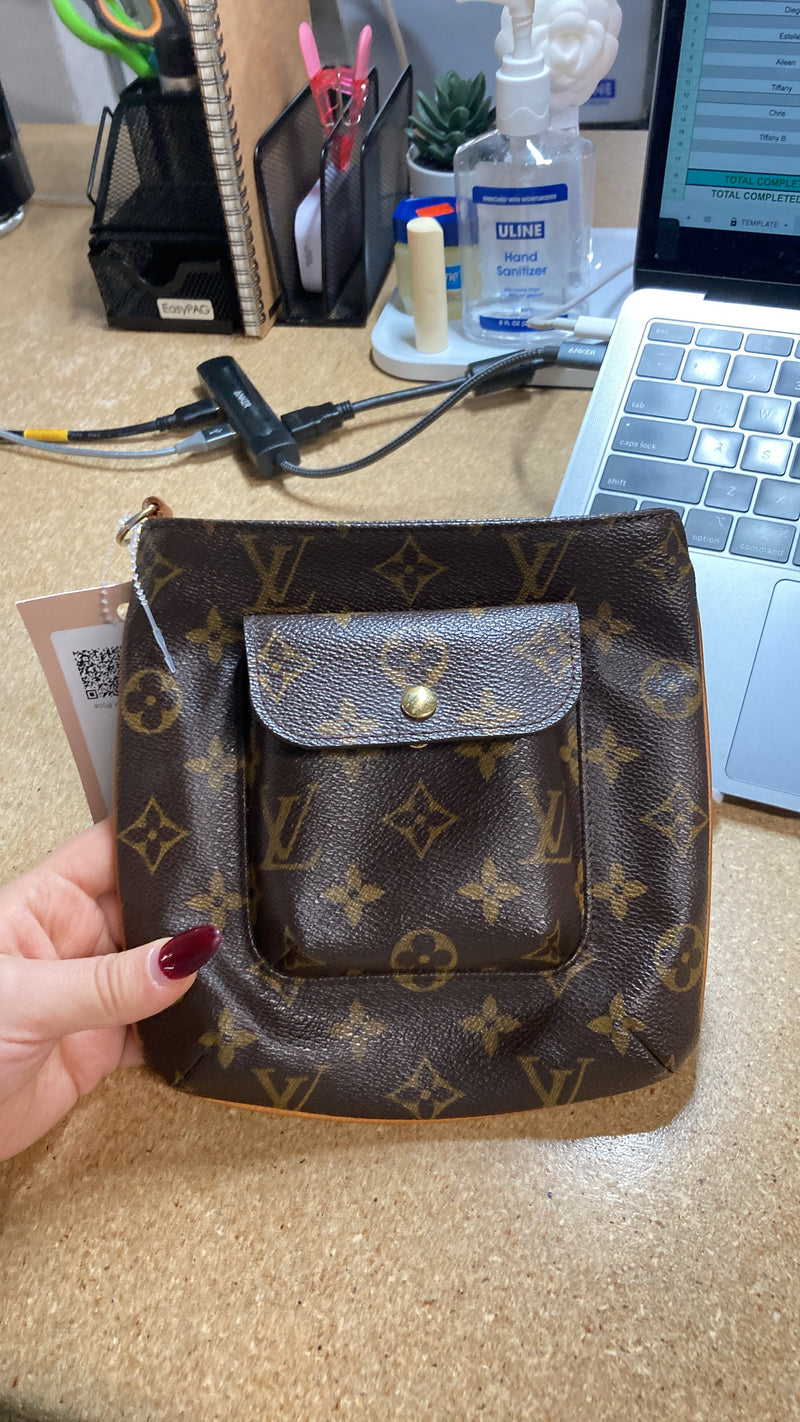 Louis Vuitton Partition Wristlet Clutch