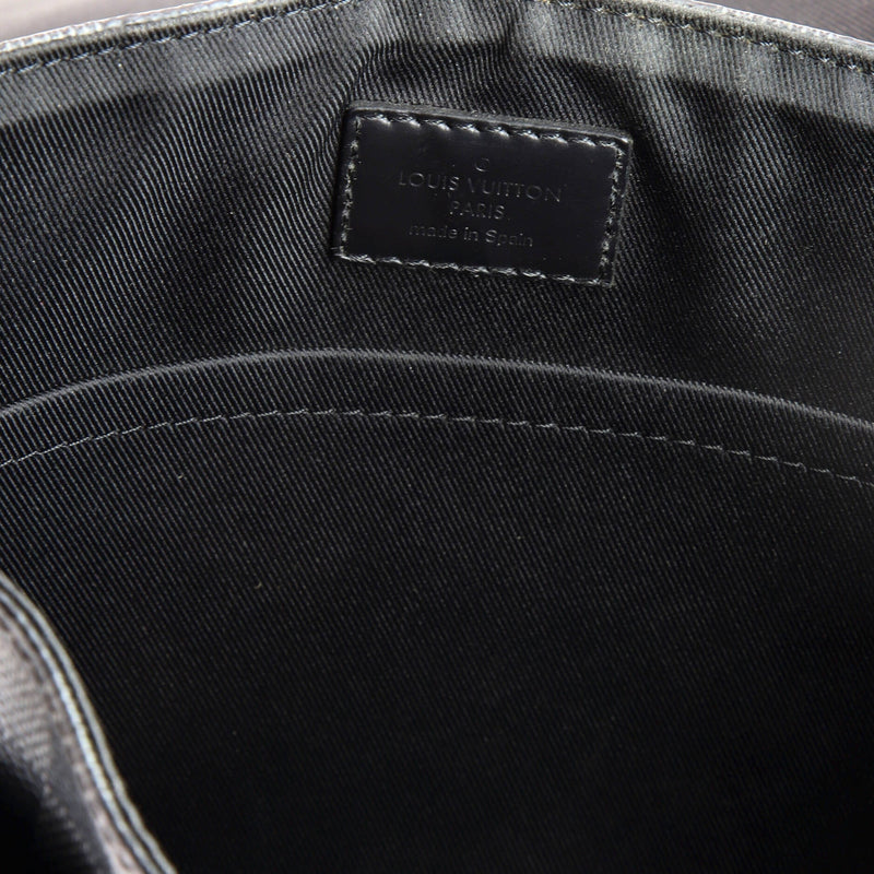 Louis Vuitton District Nm Messenger Bag
