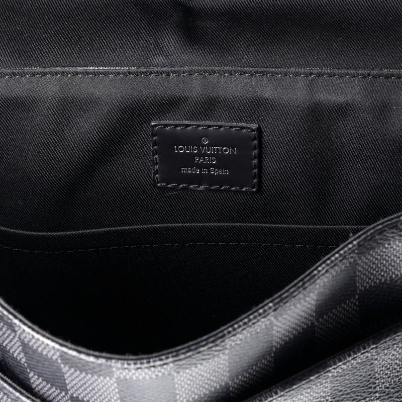 Louis Vuitton District Nm Messenger Bag