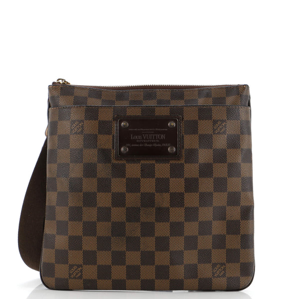 Louis Vuitton Brooklyn Pochette Plate