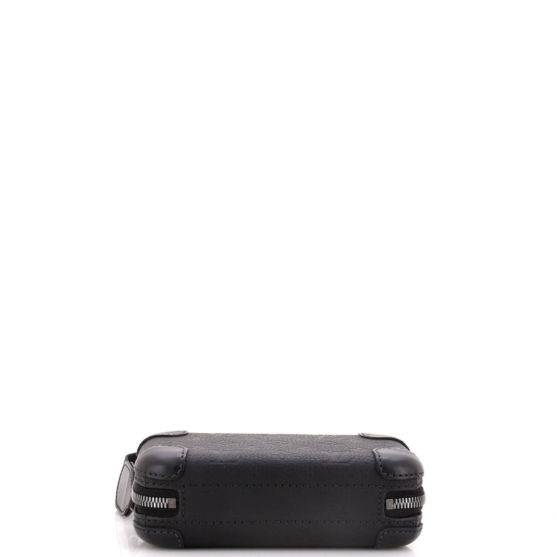 Louis Vuitton Horizon Clutch Taurillon