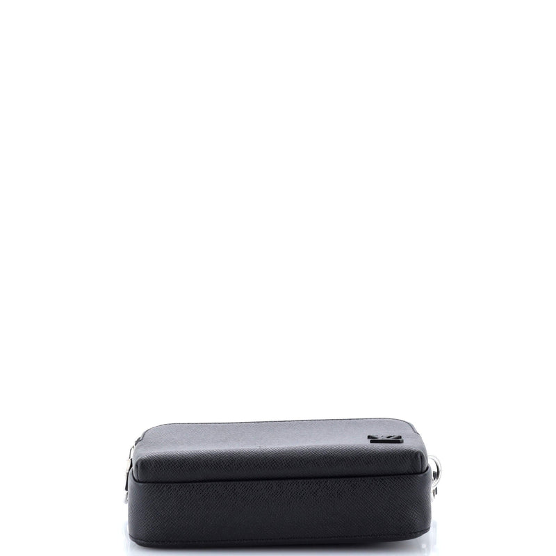 Louis Vuitton Avenue Messenger Taiga