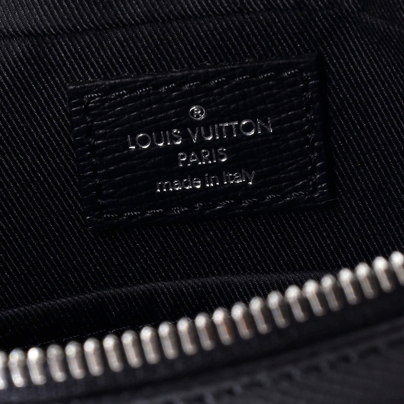 Louis Vuitton Avenue Messenger Taiga