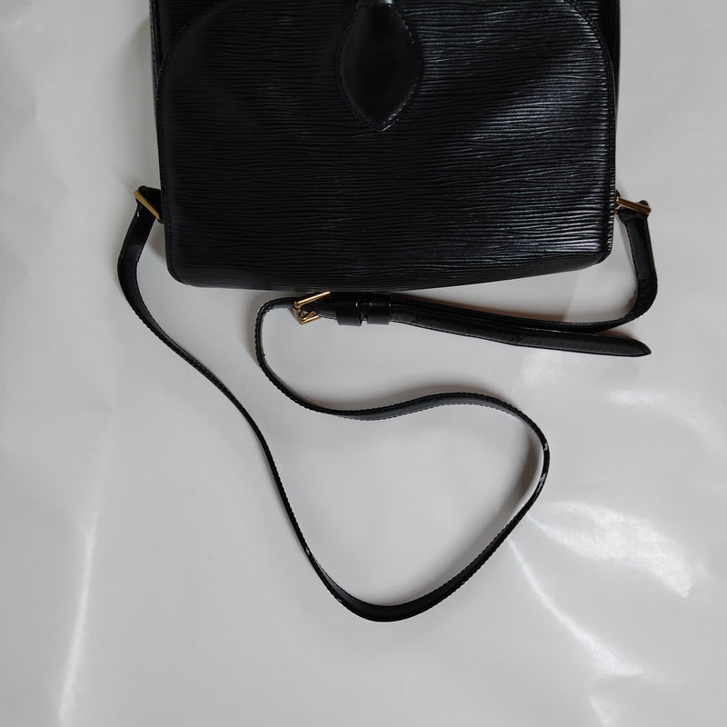 Louis Vuitton Lv Crossbody Bag Saint