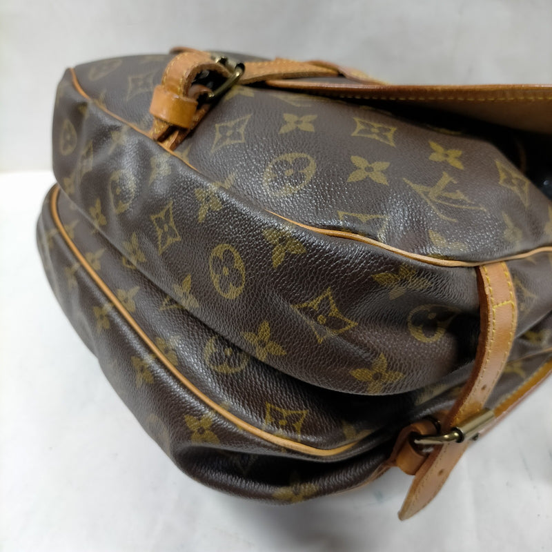 Louis Vuitton Lv Crossbody Bag Saumur 30
