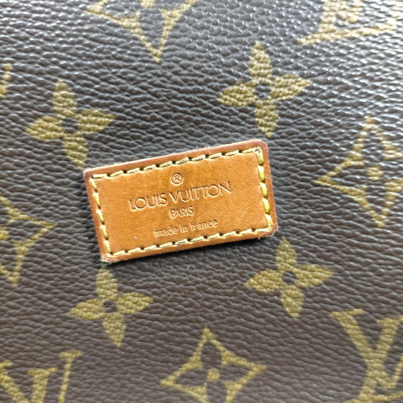 Louis Vuitton Lv Crossbody Bag Saumur 30