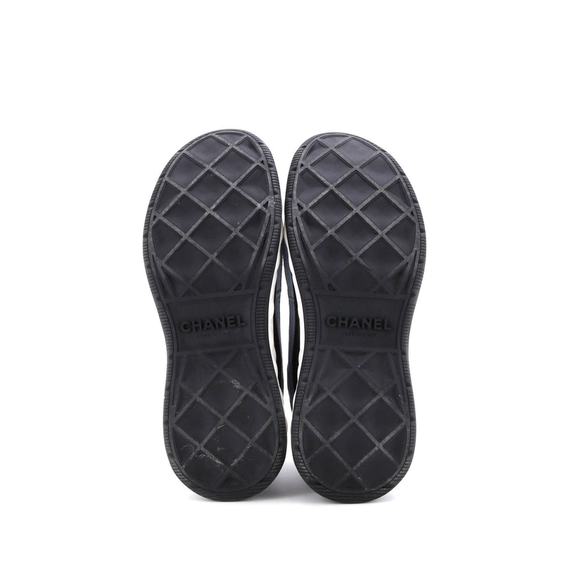 Chanel Women's Cc Cap Toe Logo Sneakers
