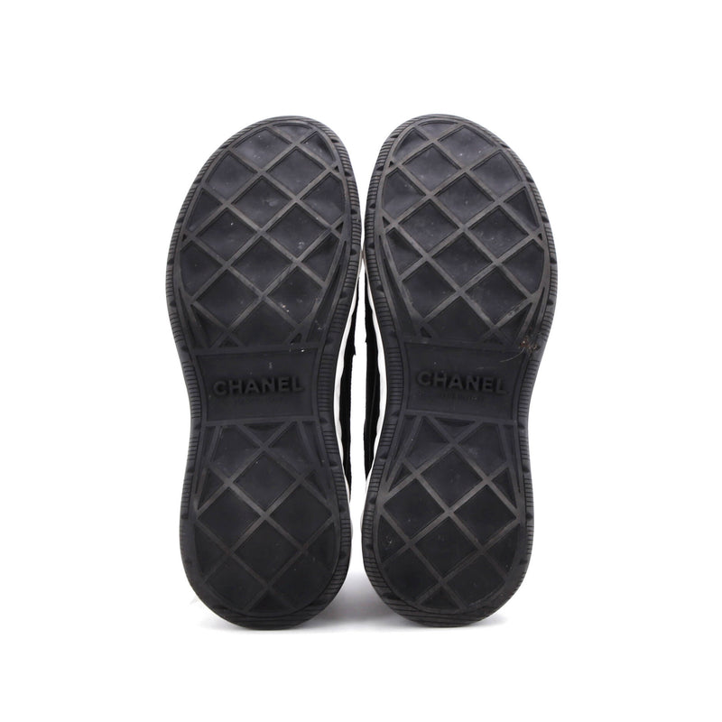 Chanel Women's Cc Cap Toe Logo Sneakers