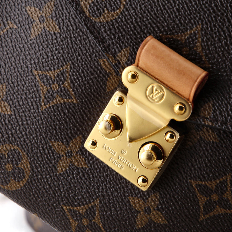 Louis Vuitton Pochette Metis Canvas