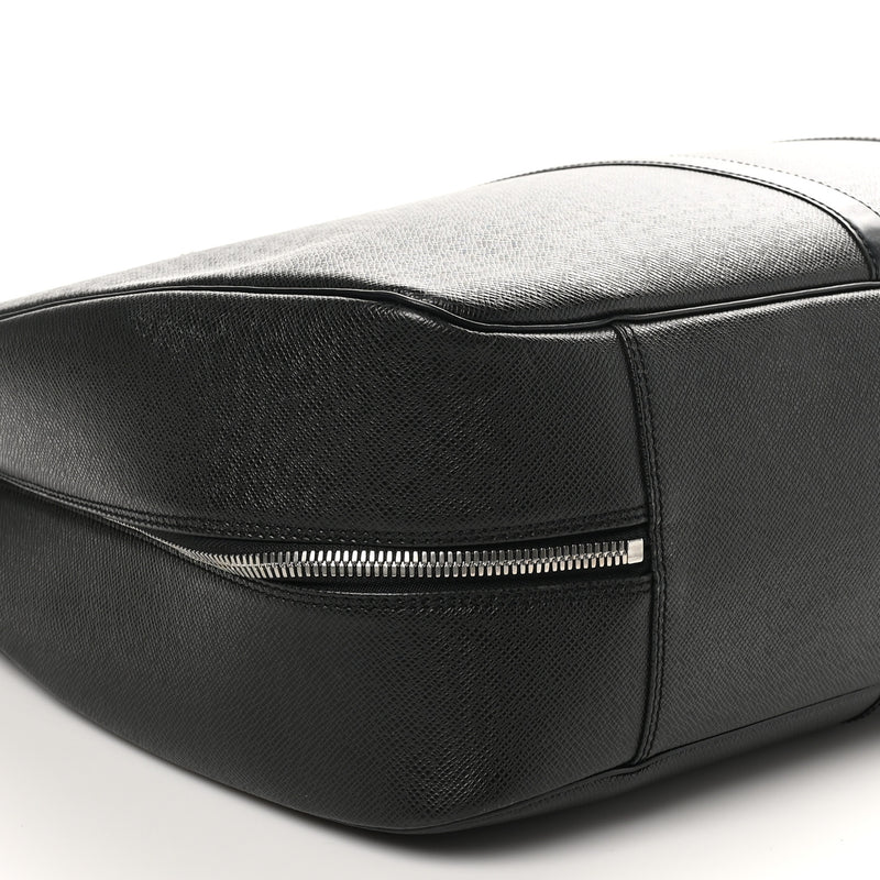 Louis Vuitton Taiga Helanga 1 Poche